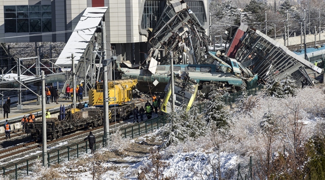 Tren kazasıyla ilgili 3 personel gözaltına alındı