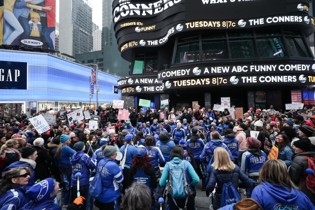 ABD’de on binlerce kişi Trump’ı protesto etti