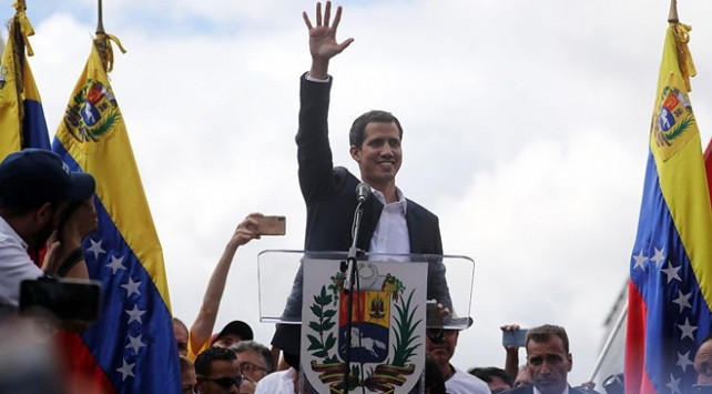 Venezuela’da Guaido kendini devlet başkanı ilan etti
