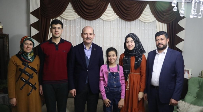 Bakan Soylu 15 Temmuz şehidinin ailesini ziyaret etti