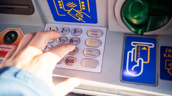 ATM’deki açık sayesinde 1 Milyon Dolar para çekti