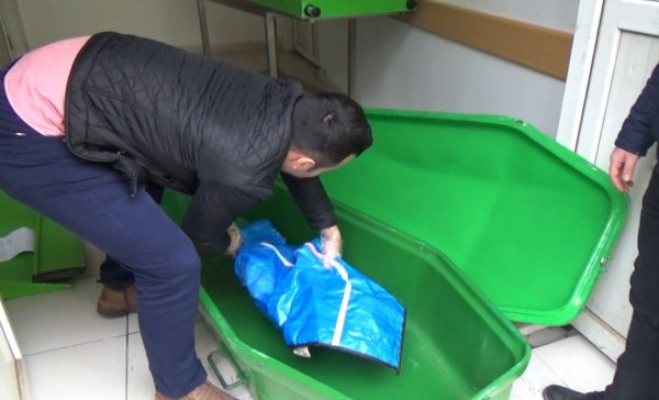 Tuvalette doğum yaptı çocuğunu klozete attı