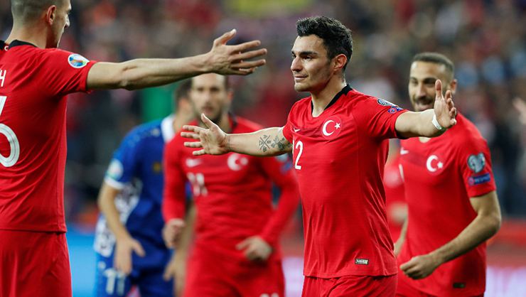 Düsseldorf’ta mutluyum ama tekliflere açığım