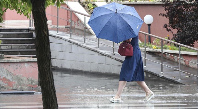 Hava Sıcaklıkları Yurt Genelinde Düşüyor, Şiddetli Yağış Olan Bölgeler de Var