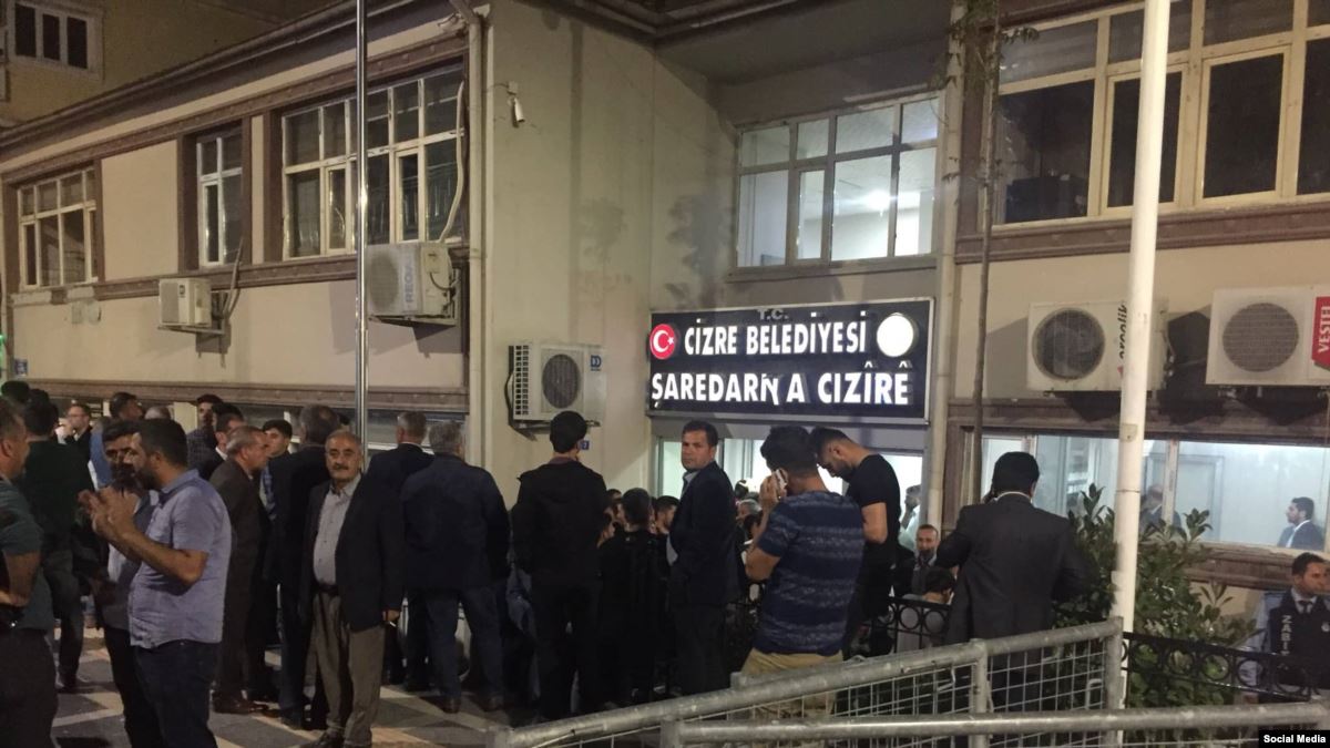 Terör soruşturması kapsamında Cizre belediye başkanı görevden alındı