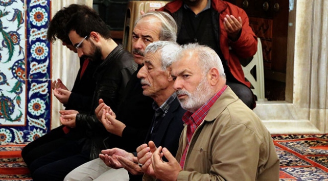 Türkiye’nin Her Yerinde Sabaha Kadar Sala’lar ve Fetih Sureleri Okundu
