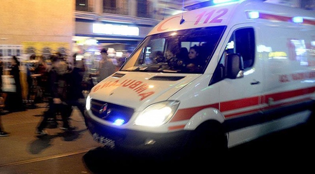 Ankara: Otomobil iş makinasına çarptı iki kişi yaralı