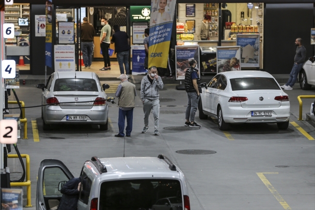 İstanbul’da Yasağın Sona Ermesiyle Halk Sokaklarda Döküldü