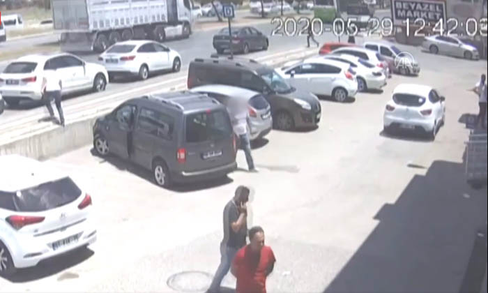 Adana: Araç lastiğini patlatıp içindeki altınları çaldılar